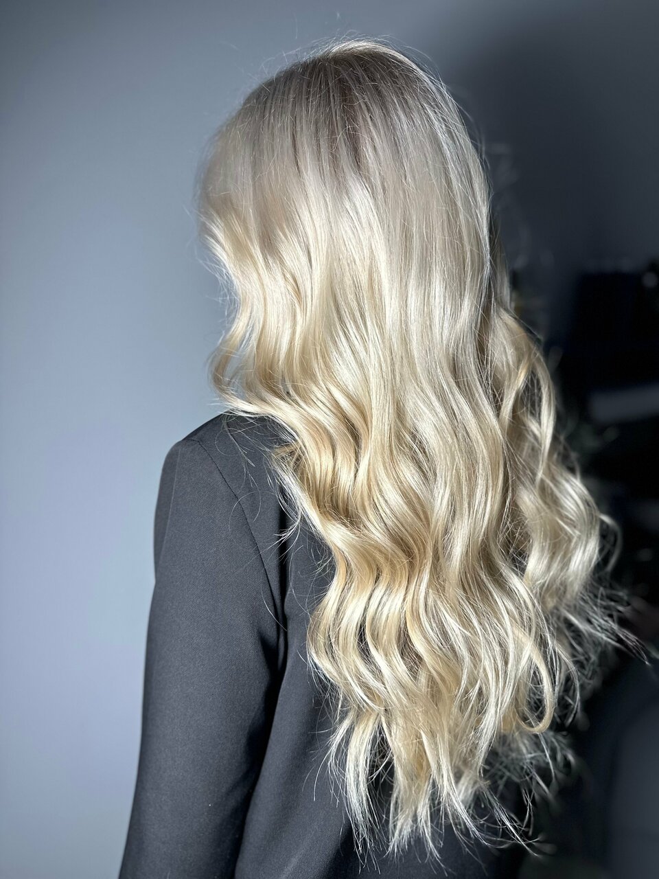 Светлые волосы с мягким переходом оттенка в галерее Staff Hair